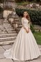 Abito da Sposa Conservatore con Fusciacca Elegante in Pizzo in Raso