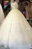 Abito da sposa in tulle classico a sala più recente con applique naturale