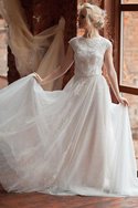 Abito da Sposa con Manica Corte decorato con Piega Tondo Semplice