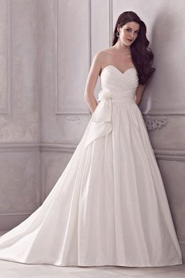 Abito da Sposa a Sala Convenzionale All Aperto con Festone A-Line