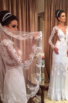 Abito da sposa con maniche lunghe eccellente a chiesa v-scollo con applique pudica