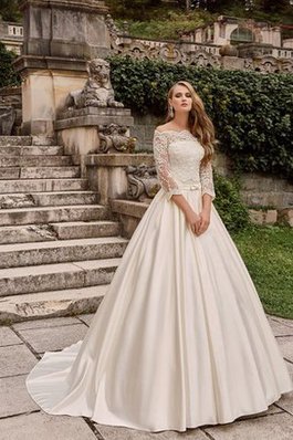 Abito da Sposa Conservatore con Fusciacca Elegante in Pizzo in Raso