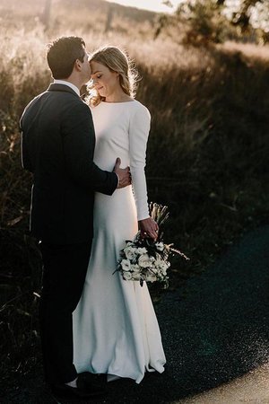 Abito da sposa nobile pudica largo a sala naturale a terra