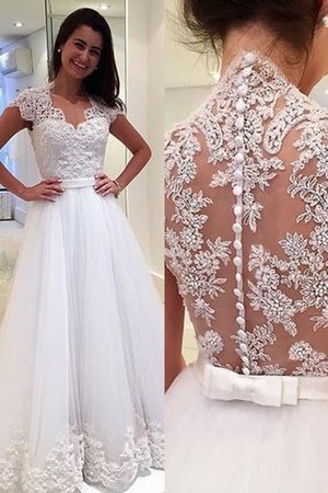 Abito da sposa a sala a terra orecchiabile in pizzo in tulle con bottone