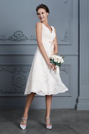 Abito da sposa distintivo in pizzo particolare con ricamo senza maniche al ginocchio