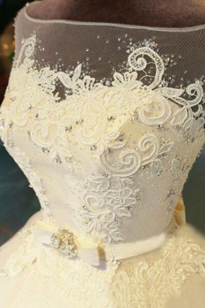 Abito da Sposa in Organza Cerniera Radiosa con Applique Coda A Strascico Cappella