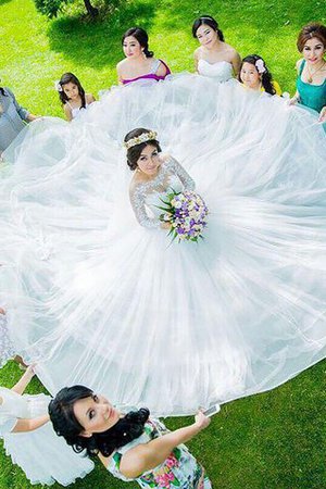 Abito da Sposa Coda A Strascico Corto Largo in Tulle Naturale Radiosa