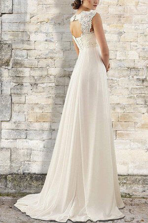 Abito da sposa impero in pizzo alta vita alla moda con ricamo cuore