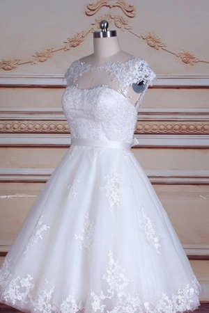 Abito da Sposa Cappellino in Pizzo con Manica Corte Tondo Mini