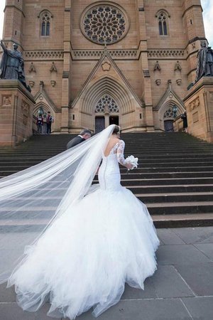 Abito da sposa con ricamo elegante fascino all aperto sogno lunghi