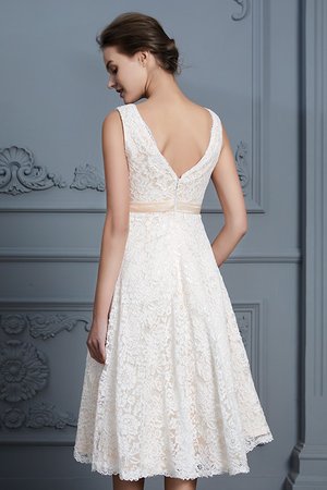 Abito da sposa distintivo in pizzo particolare con ricamo senza maniche al ginocchio